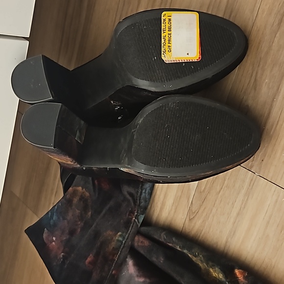 Thigh high floral suede boots - Picture 2 of 3